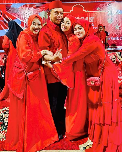 Kekompakan Rhenny Dengan Dua Istri Haji Alwi Lainnya