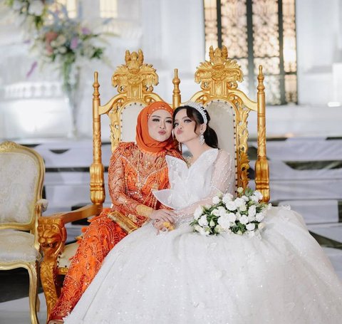 Sama-sama Cantik, Intip Momen Kebersamaan Putri Isnari dan Rhenny Yuliana Istri Kedua Haji Alwi