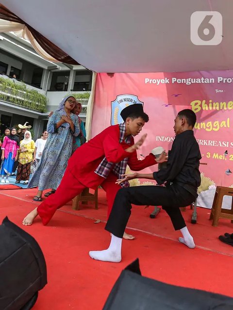FOTO: Kreativitas Siswa SMKN 38 Jakarta Semarakkan Hardiknas 2024 dengan Pentas Seni Budaya