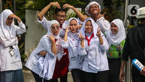 FOTO: Kreativitas Siswa SMKN 38 Jakarta Semarakkan Hardiknas 2024 dengan Pentas Seni Budaya