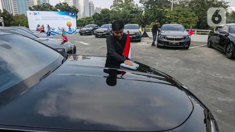 FOTO: BMW Serahkan 51 Mobil Listrik Mewah untuk Delegasi KTT WWF Bali