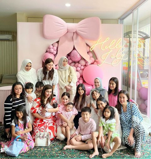 Potret Acara Aqiqah Baby Lily Digelar Meriah, Raffi Ahmad dan Keluarga Kompak Pakai Baju Pink