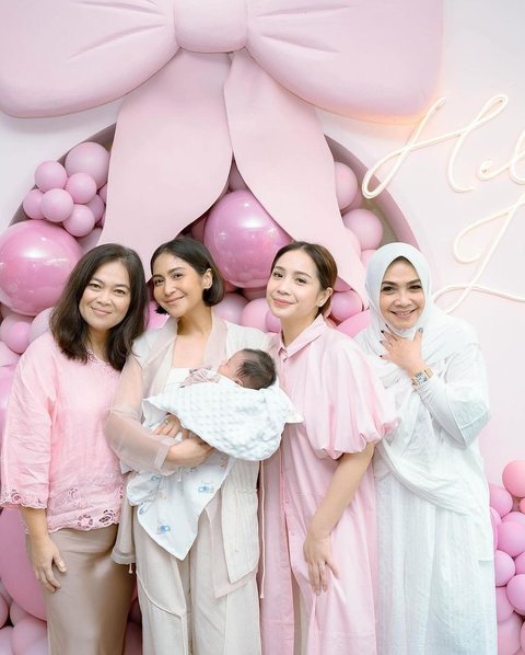 Potret Acara Aqiqah Baby Lily Digelar Meriah, Raffi Ahmad dan Keluarga Kompak Pakai Baju Pink