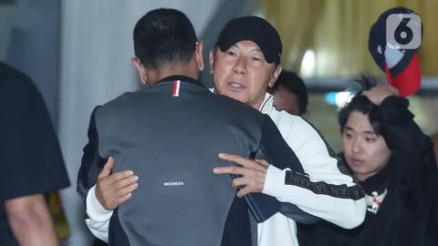 FOTO: Momen Timnas Indonesia U-23 Disambut Antusias Suporter Saat Tiba di Tanah Air