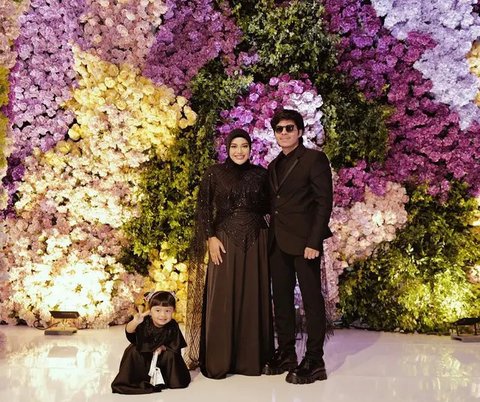 As usual, the Atta Halilintar family appeared in all-black dresses.