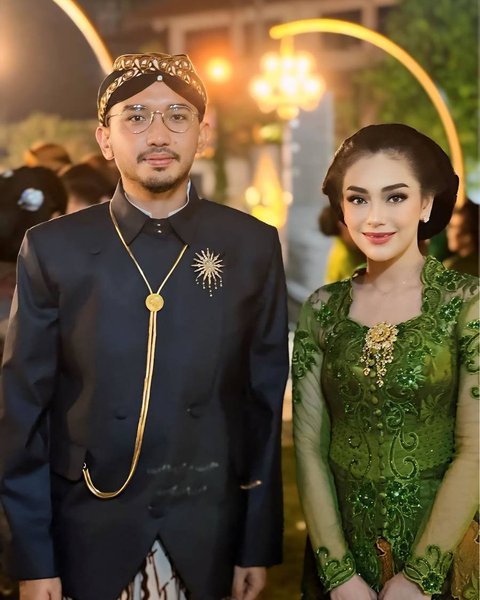 Potret Cantik Celine Evangelista saat Hadir di Acara Mangkunagaran Keraton Surakarta, Tampil Menawan Kenakan Kebaya Hijau