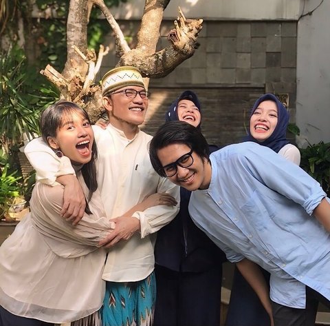 Cantik dan Punya Suara Merdu Seperti Sang Papa, Potret Aisyah Putri Kedua Yana Julio yang Jarang Tersorot Publik