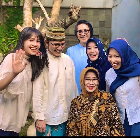 Cantik dan Punya Suara Merdu Seperti Sang Papa, Potret Aisyah Putri Kedua Yana Julio yang Jarang Tersorot Publik