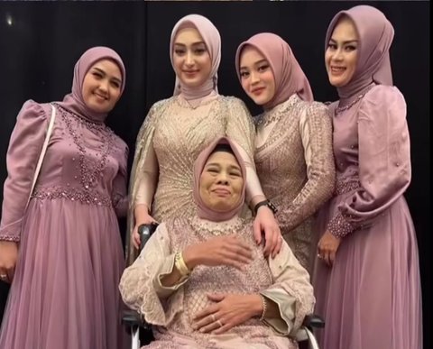 Sama-sama Cantik, Potret Kedekatan Putri Delina dan Santyka Fauziah Pacar Sule yang Terpaut Usia 7 Tahun<br>