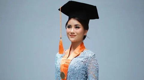 Potret Ina Marika Sukses Wisuda dan Raih Gelar Sarjana, Menyelami Peran Sebagai Ibu dan Artis FTV