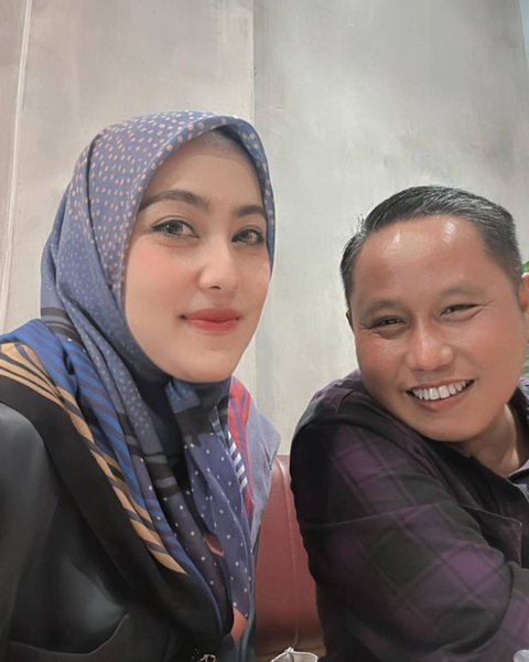 Potret Cantik Diyan Istri Pelawak Narji, Mantan Pramugari yang Kini Nikmati Perannya Sebagai Istri dan Ibu dari Tiga Anak