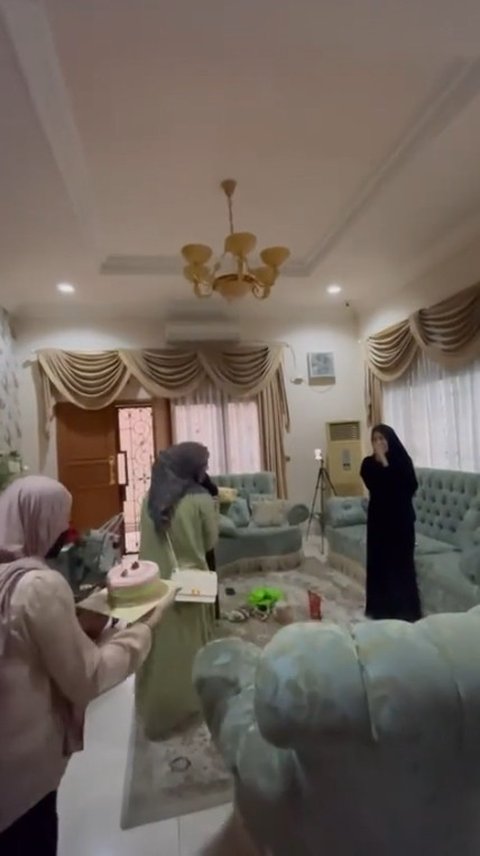 Potret Rumah Kakak Tiri Syahrini yang Sederhana dan Tak Pernah  Tersorot, Ada Taman Mungil Tertata Apik