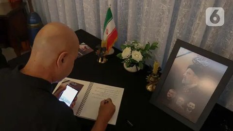 FOTO: Momen Dubes Iran untuk Indonesia Gelar Doa Bersama untuk Presiden Ebrahim Raisi