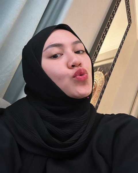 Potret Happy Asmara yang Hobi Selfie Close Up, Wajah Cantik Meski Tampil Tanpa Make Up