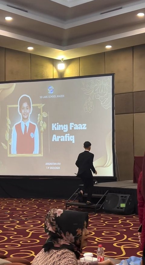 Potret King Faaz Wisuda SD, Wajah Makin Ganteng dan Disebut Makin Mirip dengan Sonny Septian