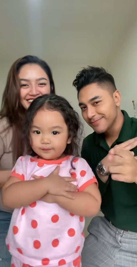 Family Goals Meski Pakaian Tidak Serasi