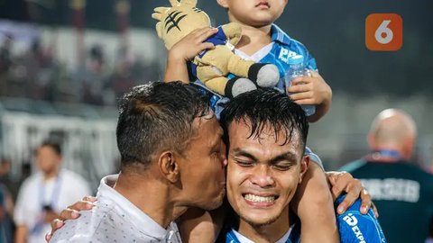 FOTO: Momen Manis Pemain Persib Bandung Rayakan Gelar Juara BRI Liga 1 Bareng Keluarga