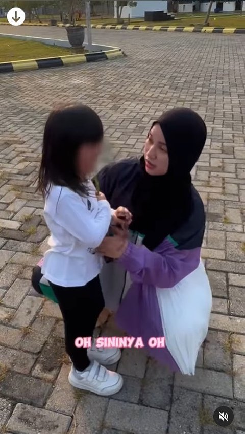 Momen Cassia Anak Chacha Frederica Ditabrak Kuda, Nangis Kencang Sampai Buat Sang Mama Panik