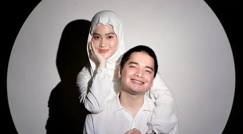 Potret Kemesraan Alvin Faiz dan Henny Rahman, Romantis Layaknya Pasangan Muda<br>