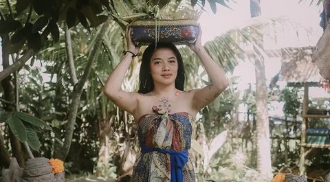 Abigail Cantika, wanita kelahiran 12 Juli 1993, mengungkapkan bahwa Bali telah menjadi seperti rumah, bukan hanya sekadar tempat liburan. Karena itu, ia berkesempatan ikut menjalani melukat di Ubud, Bali.