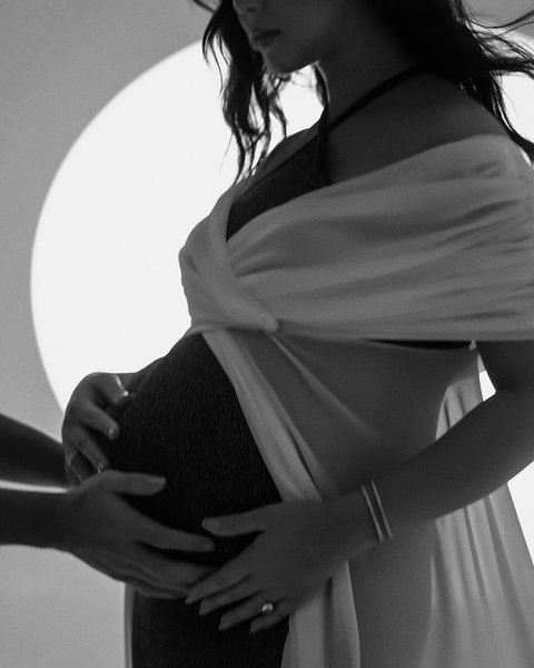 Jelang Persalinan, Potret Cantik Bumil Pamela Bowie Jalani Maternity Shoot