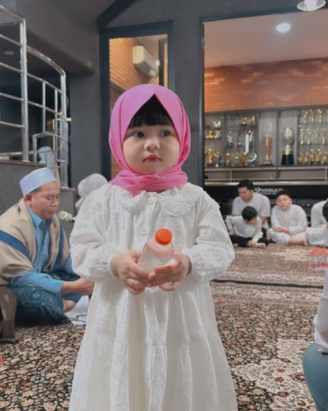 Cute! 6 Potret Ameena Tampil Berhijab saat Acara Pengajian Jelang Keberangkatan Haji Atta Halilintar & Aurel, Gemesin Bak Boneka