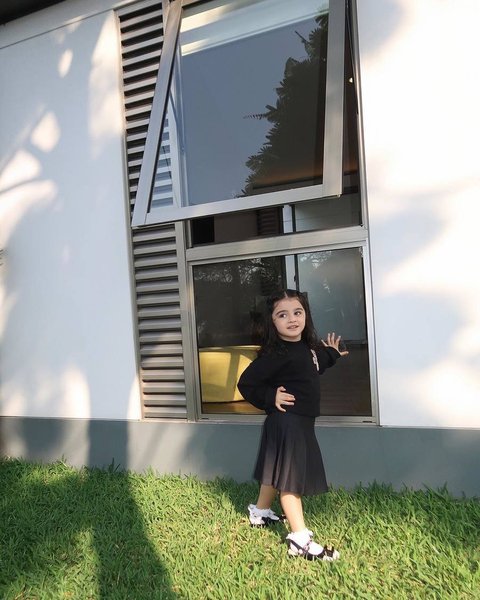 Foto-foto Terbaru Guzel Anak Ali Syakieb yang Makin Lucu, Margin Wieheerm Sebut Sudah Estetik Sejak Dini
