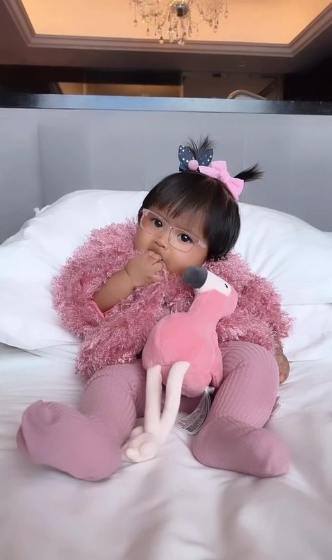 Potret Lucu Cunda, Putri Denny Caknan Jadi Syahrini Kecil, Menggemaskan Bak Boneka<br>