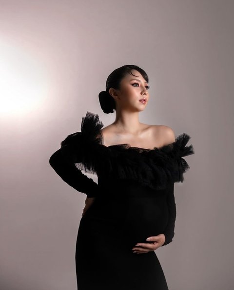 Potret Clairine Clay Istri Joshua Suherman Jalani Maternity Shoot, Penampilan Bumil Cantik Banget