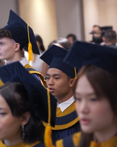 Potret Betrand Peto di Acara Wisuda SMP, Kebersamaan Sarwendah dan Ruben Onsu Curi Perhatian