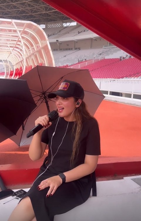 Ashanty sangat antusias dengan tawaran tersebut dan menerimanya dengan senang hati. Ia berbagi momen check sound di GBK melalui akun Instagram pribadinya.