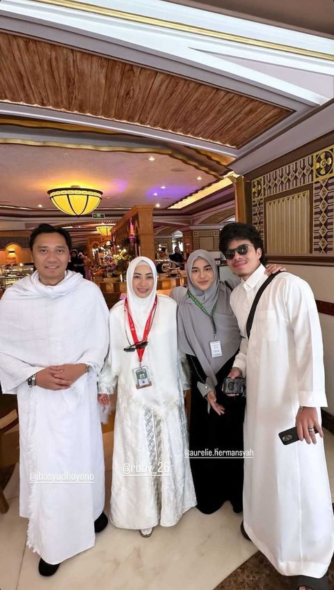 Potret Atta Halilintar dan Aurel Hermansyah Jalani Ibadah Haji, Nikmati Momen Berdua Tanpa Anak & Bertemu Banyak Teman Artis