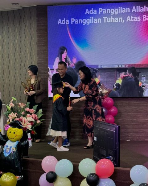 9 Potret Kompak Lady Nayoan dan Rendy Kjaernett saat Hadiri Wisuda Kelulusan TK Sang Anak, Makin Harmonis