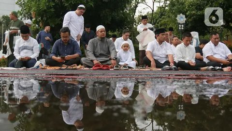 FOTO: Umat Muslim di Masjid Agung Al-Azhar Saat Melaksanakan Salat Iduladha 2024