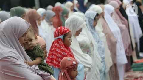 FOTO: Umat Muslim di Masjid Agung Al-Azhar Saat Melaksanakan Salat Iduladha 2024