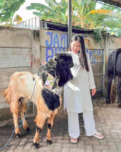 Deretan Foto Pedangdut Tanah Air saat Berkurban di Momen Hari Raya Idul Adha, Ada Wika Salim Hingga Ayu Ting Ting