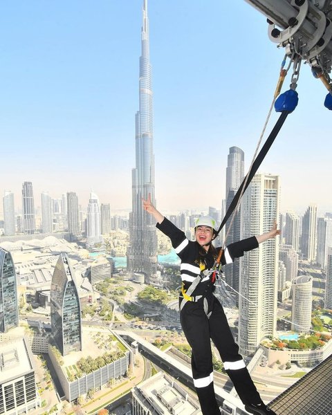 Seru Abis! Potret Felicya Angelista & Caesar Hito Naik Sky Edge di Dubai, Akui Lutut Sampai Lemas