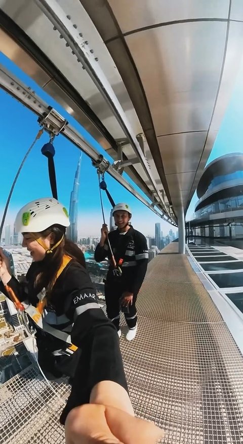 Seru Abis! Potret Felicya Angelista & Caesar Hito Naik Sky Edge di Dubai, Akui Lutut Sampai Lemas