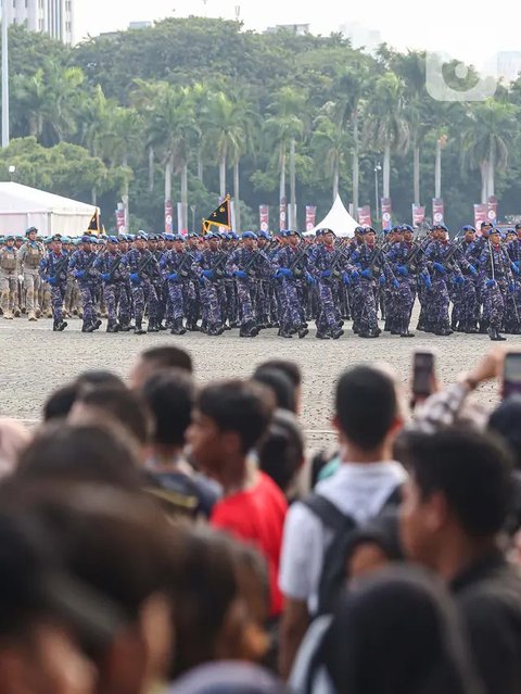 FOTO: Reaksi Masyarakat Antusias Menyaksikan Parade dan Defile Pasukan Polri di HUT ke-78 Bhayangkara