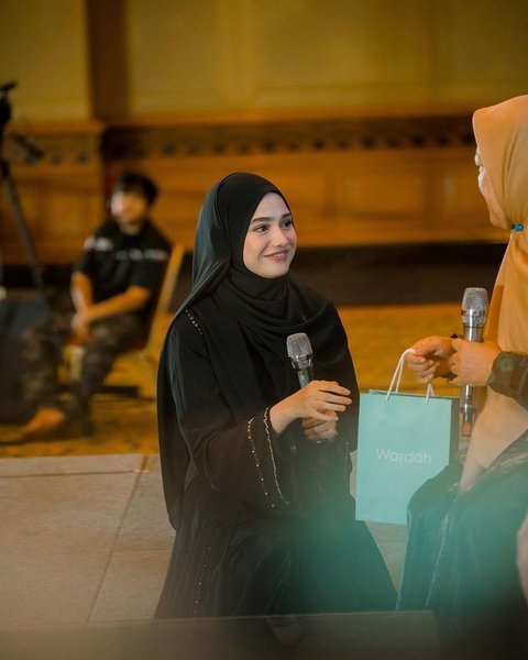 Cantik Berbusana Syar'i, Potret Syifa Hadju Bikin Pangling saat Jadi Host Acara Kajian