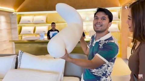 8 Photos of Thariq Halilintar and Aaliyah Massaid Preparing a Nursery Room Even Though They Are Not Married