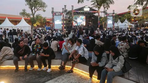 FOTO: Semarak Gelaran Pertamina Weekend Fest 2024 Dipadati Ribuan Pengunjung Muda Mudi