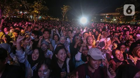 FOTO: Semarak Gelaran Pertamina Weekend Fest 2024 Dipadati Ribuan Pengunjung Muda Mudi