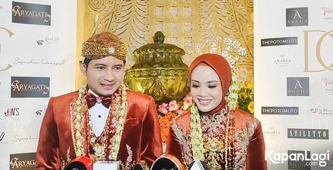 Kini Sudah Menjadi Pasangan Suami Istri, ini Potret Bahagia Chand Kelvin dan Dea Sahira di Momen Pernikahan