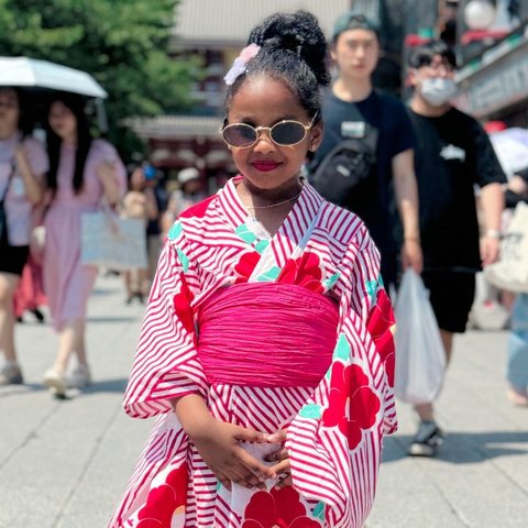 Pakai Kimono Merah