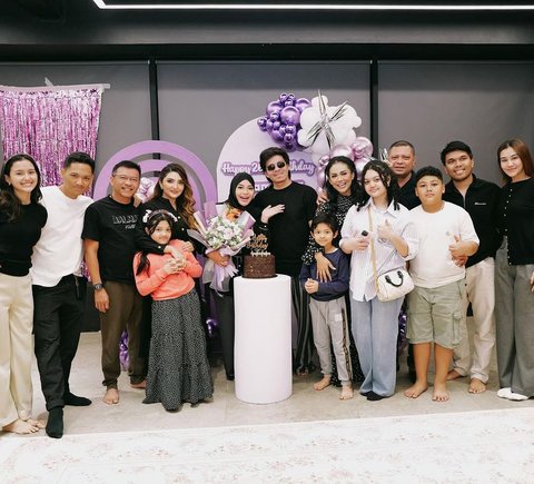 10 Photos of Aurel Hermansyah's 26th Birthday Surprise, Received Cake, Bouquet, Bag from Giant-Sized Money!