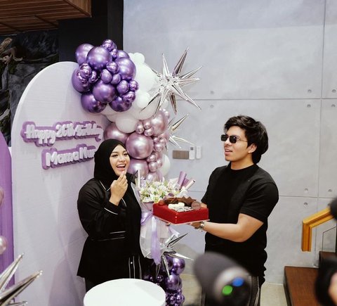 10 Photos of Aurel Hermansyah's 26th Birthday Surprise, Received Cake, Bouquet, Bag from Giant-Sized Money!