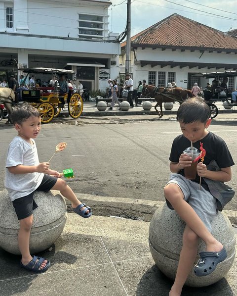 Jajan Gulali Saat Liburan ke Jogja, Potret Kama Anak Bungsu Zaskia Adya Mecca Alami Batuk Hingga Sesak Napas