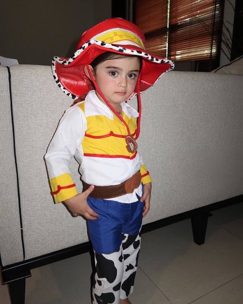 Nggemesin Banget, 8 Foto Guzel Anak Margin & Ali Syakieb Cosplay Jadi Karakter Jessie 'TOY STORY'!