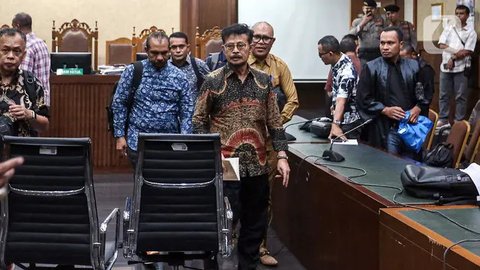 FOTO: Ekspresi Syahrul Yasin Limpo saat Berterima Kasih dan Minta Maaf usai Divonis 10 Tahun Penjara